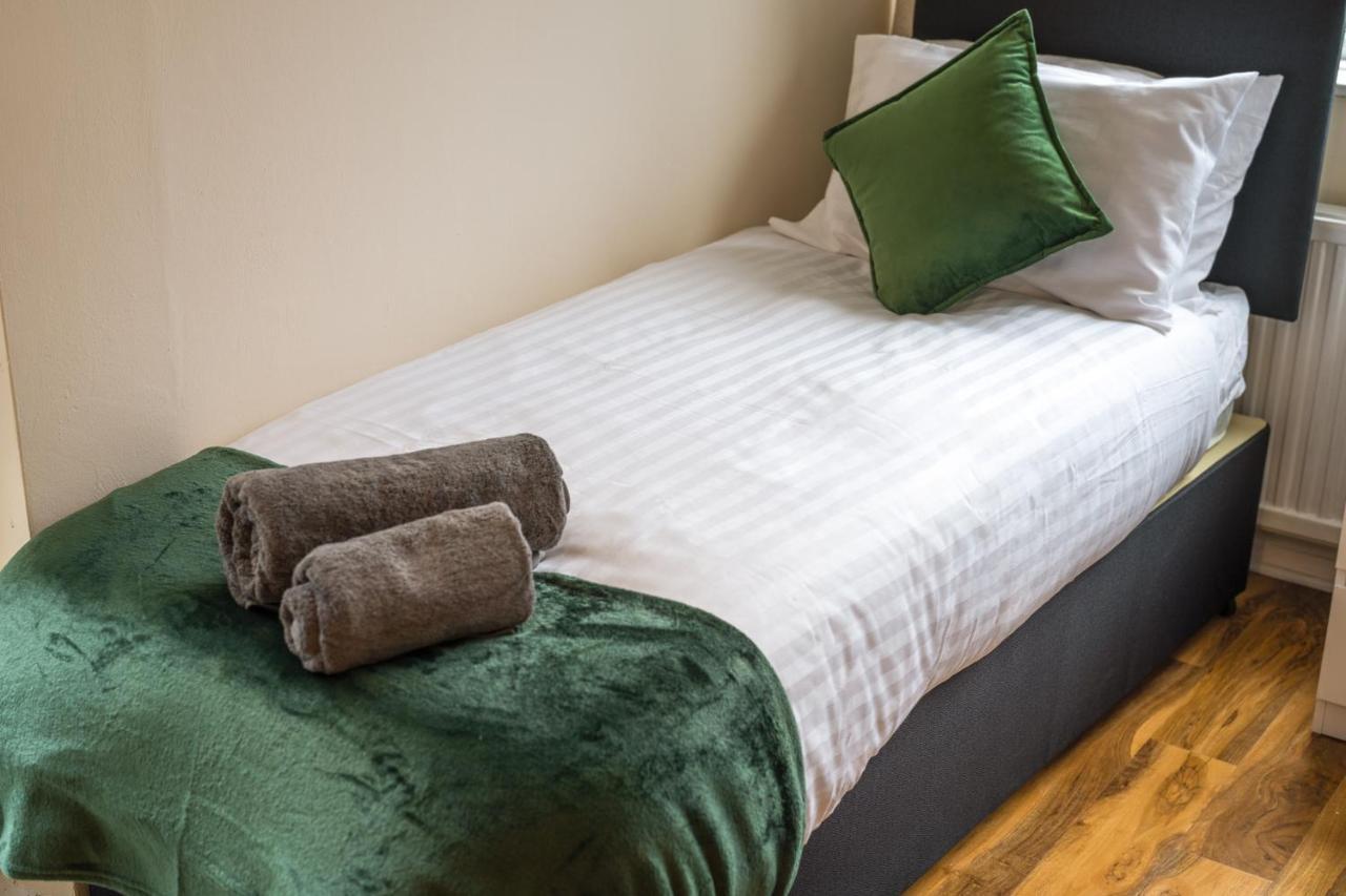 Pierocks Carver Entire House, Hot Tub & Wifi High Wycombe Exteriér fotografie